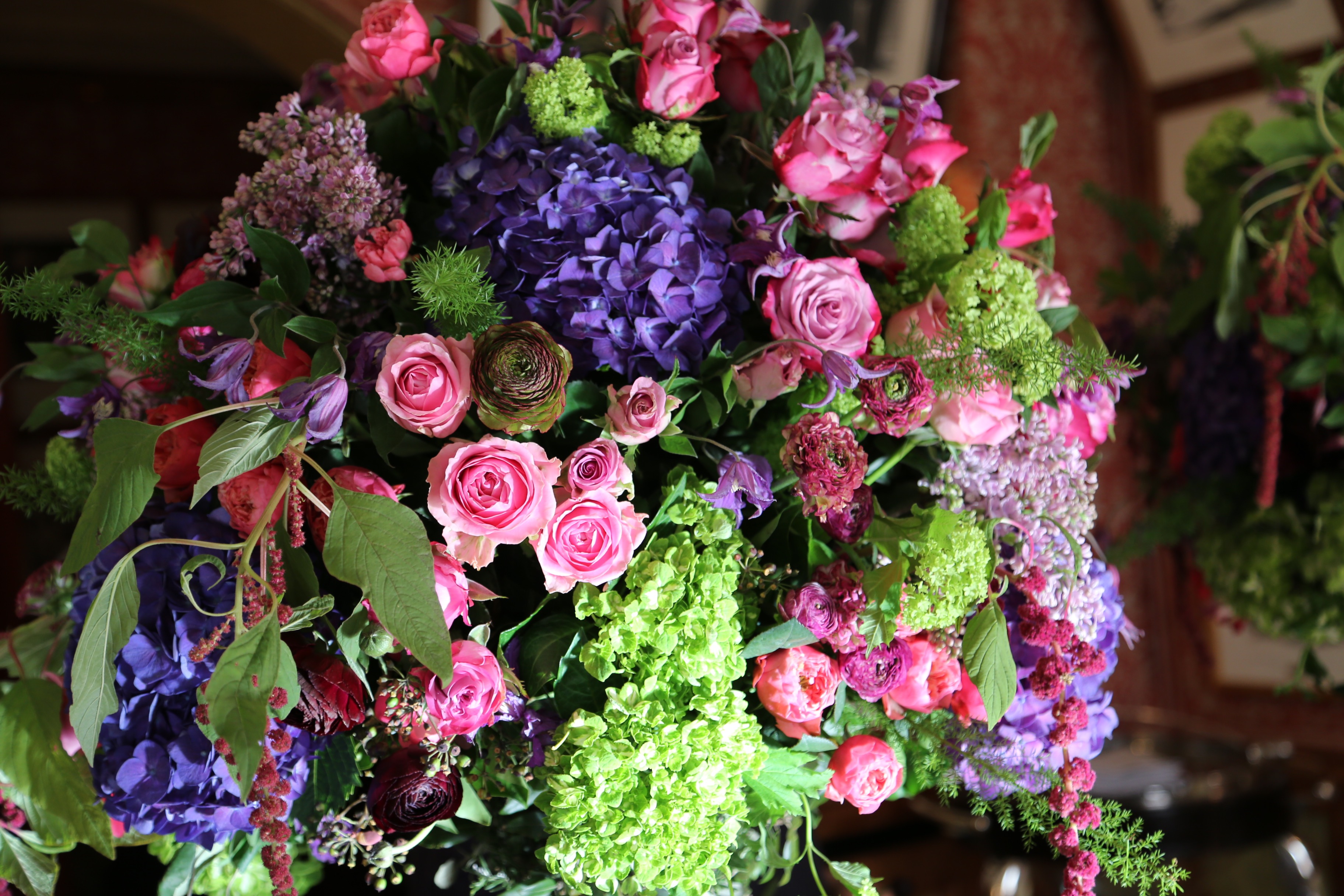 Fresh flower display with white blooms and foliage